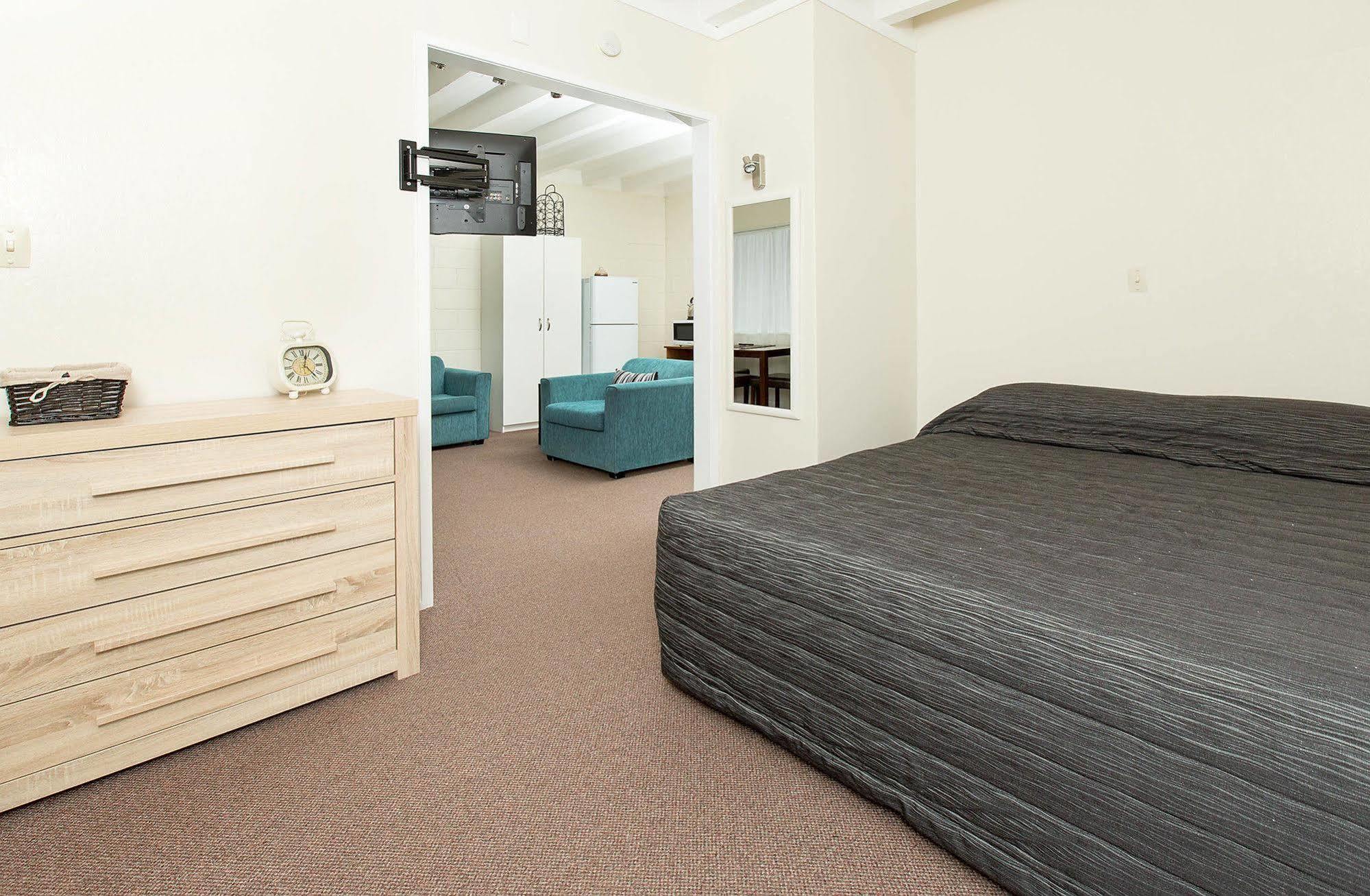 Marina Court Motel & Apartments Whangarei Extérieur photo